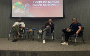 Da esquerda para direita: Diogo Biar, André Hernan e Patrícia Rangel (professora de jornalismo na ESPM-SP) discutem sobre a Copa do Mundo de 2026. Foto: Ricardo Scaringella
