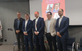 (Legenda: Alex Bourgeois, Rodrigo Monteiro de Castro, Marcelo Crespo (coordenador da graduação de Direito), Andrei Kampff e Maurício Lacerda (professor de Direito da ESPM) | Foto: Ana Vitoria Antonio)