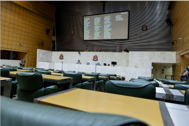 Legenda: 92ª Sessão Ordinária - Expediente, Plenário Juscelino Kubitschek (Foto-Gabriel Eid, Divulgação)